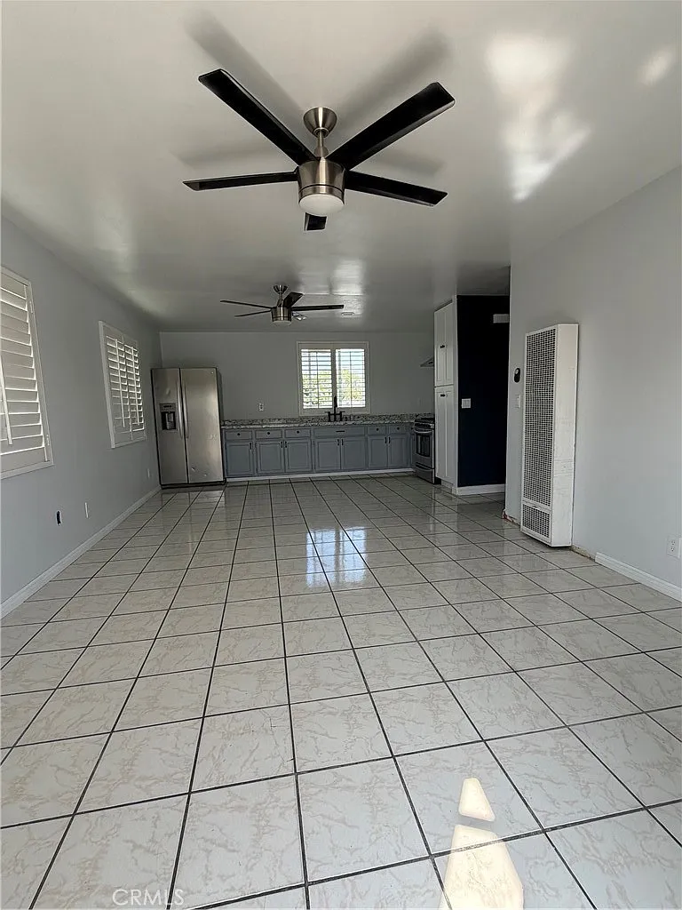 3 bed, 850 sqft, $3,400 — Photo 2