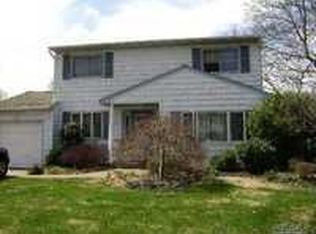 964 Pond Rd, Bohemia, NY 11716