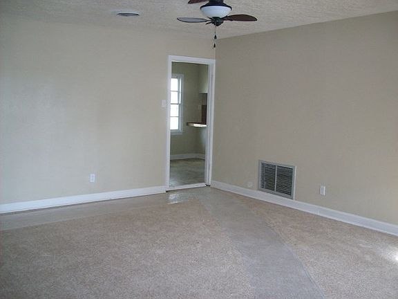 4th image of 5013 Lakeside Dr