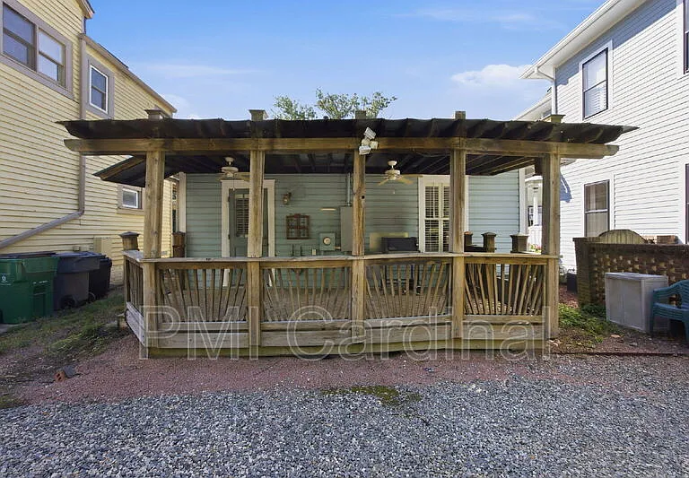 523 N Pine St — Photo 23
