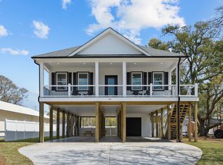 102 NE 19th St, Oak Island, NC 28465