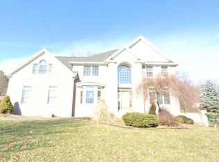 2005 Bernard Ln, Stroudsburg, PA 18360