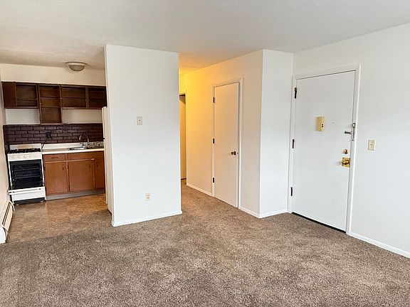 5th image of 322 Riley Dr APT 1