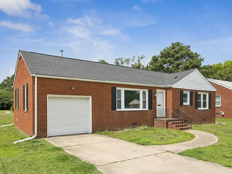 1815 Canterbury Rd — Photo 3