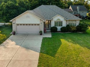 503 N Lakeshore Dr, Hanna City, IL