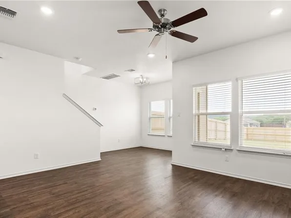 211 Green Valley Dr, Copperas Cove, TX 76522