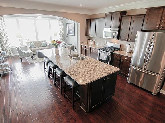 5th image of 556 Bridle Dr