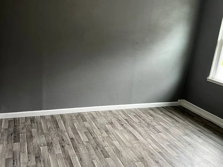 453 E Walnut St — Photo 5
