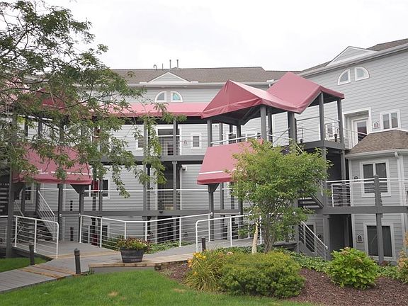 2nd image of 133 Grand Hbr