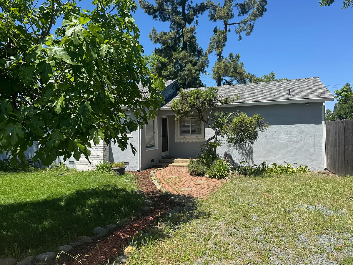 Building Photo - 7217 Falcon Rd