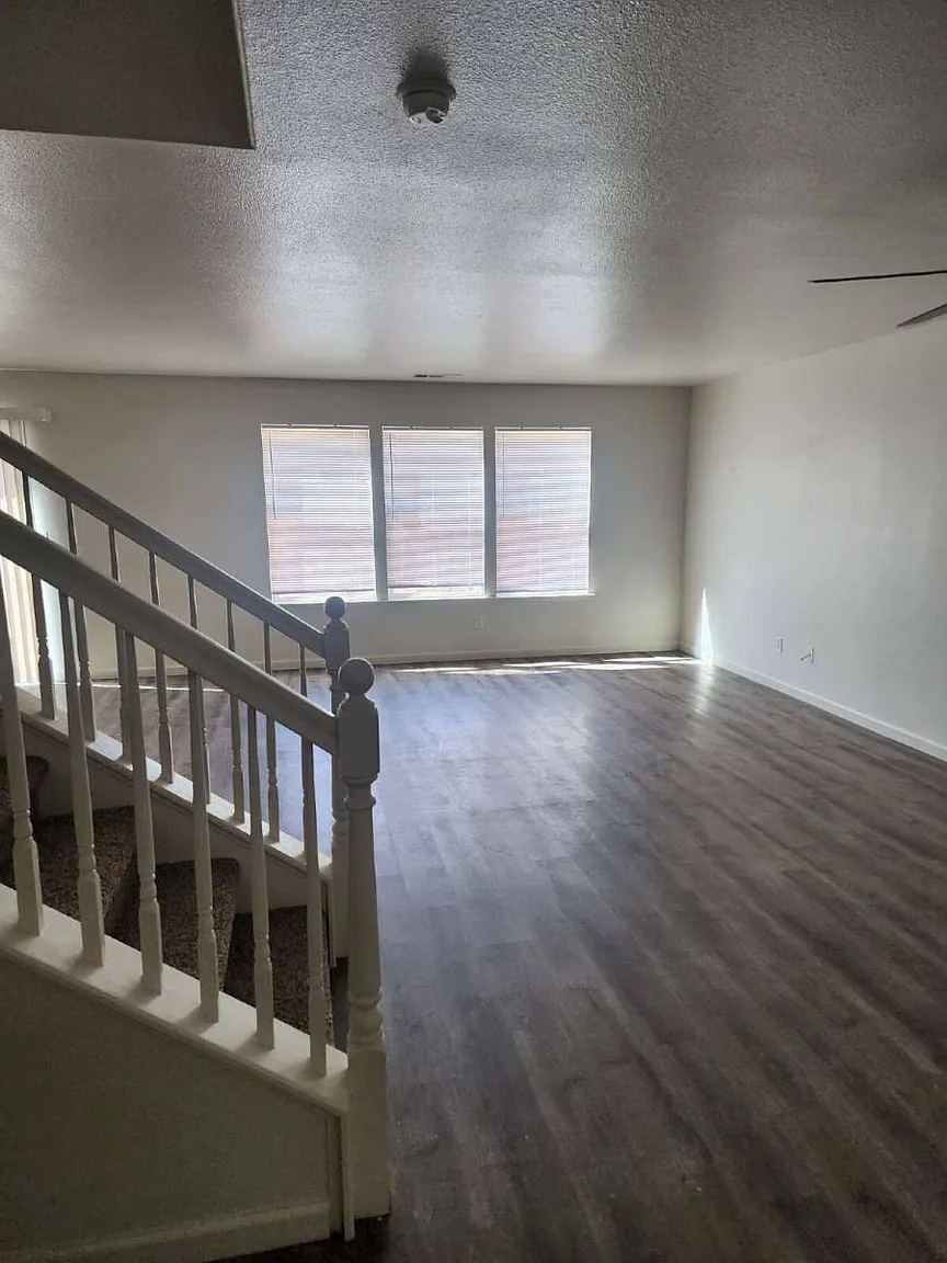 1258 Daybreak Dr photo 1