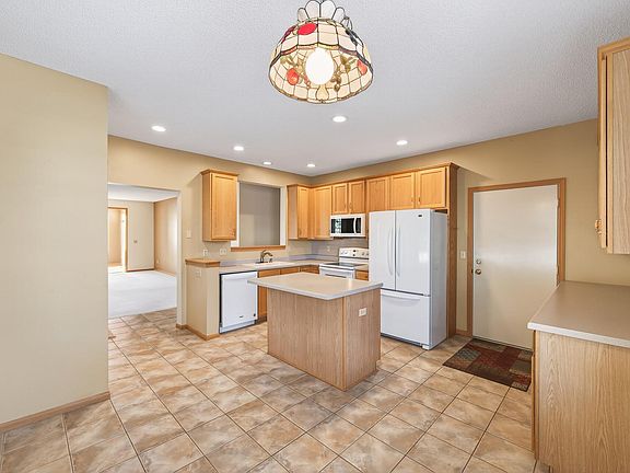 2nd image of 5932 Prairie Ridge Dr