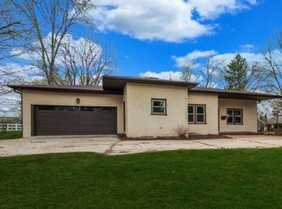 1460 S Demeter Dr, Freeport, IL 61032