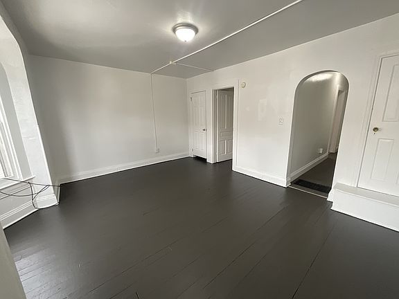 5th image of 662 W King St
