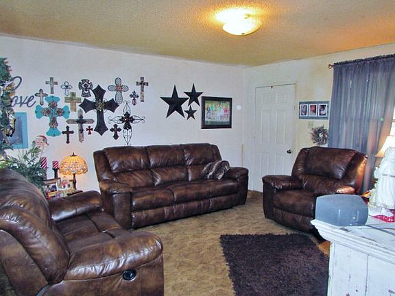 2nd image of 309 Cedarvale St
