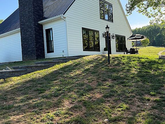 2nd image of 974 Oak Hill Rd