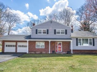 8 Cedar Ridge Ln, Randolph, NJ 07869