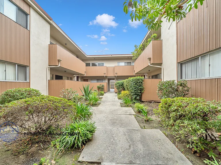 10327 Downey Ave — Photo 28