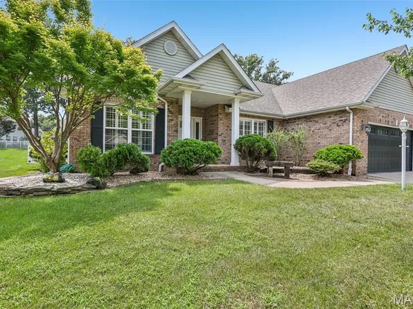 315 Redwood Dr, Edwardsville, IL 62025
