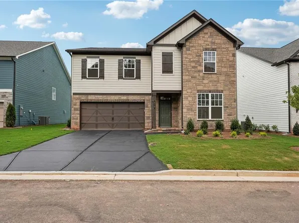 215 Foxhill Dr, Dawsonville, GA 30534