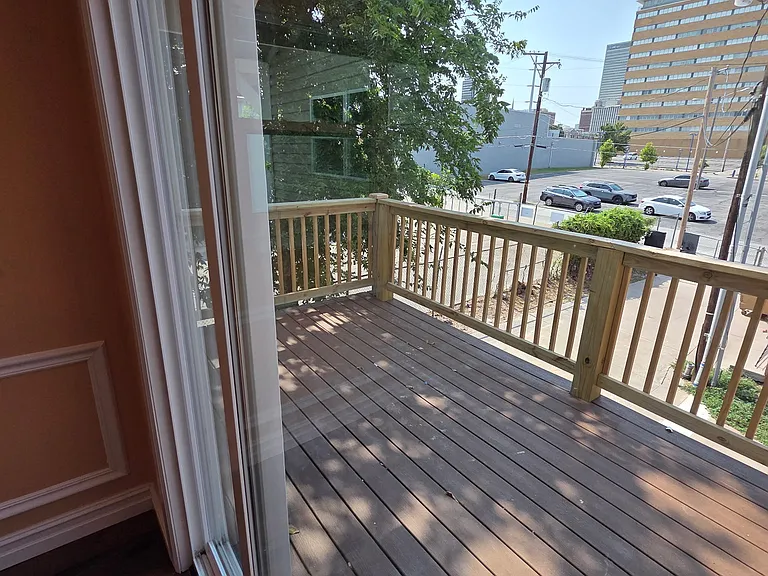 319 E 11th St #B — Photo 30