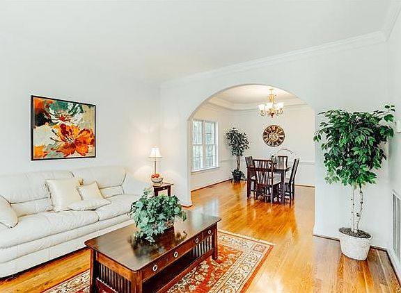 4th image of 5529 Holman Dr