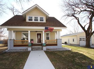 617 S 2nd St, Ceresco, NE 68017