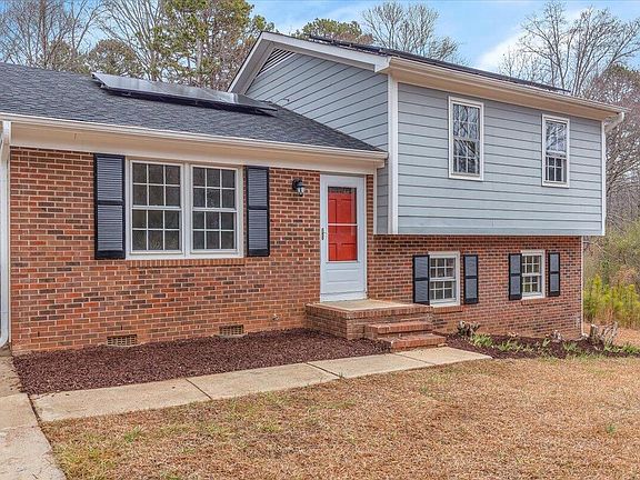 2nd image of 512 Smokeridge Ln