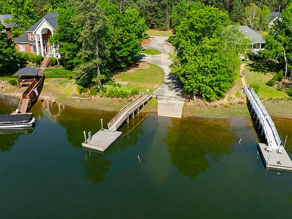 3rd image of 205 Quiet Cove Ct