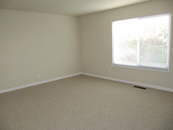 2nd image of 2031 Ascot Dr APT 5