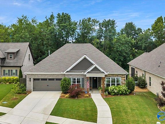 2nd image of 26 Cobbs Cove Way SE