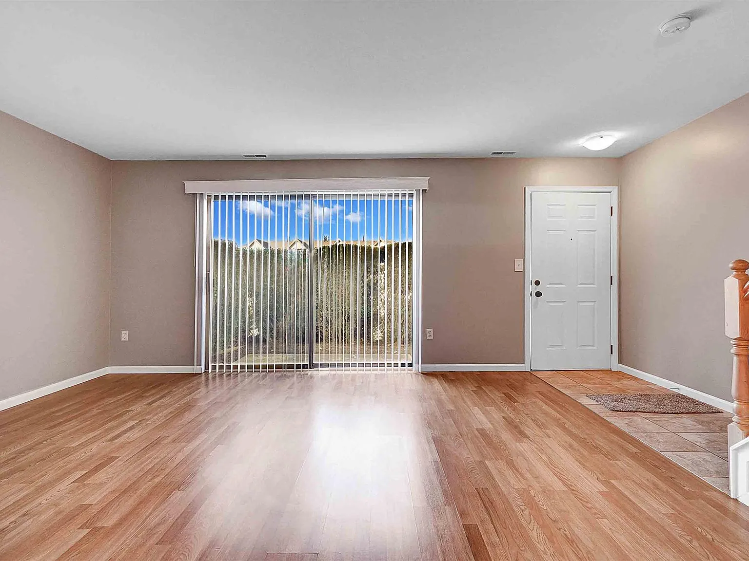 2 bed, 1.5 bath, 1120 sqft, $1,400 — Photo 3