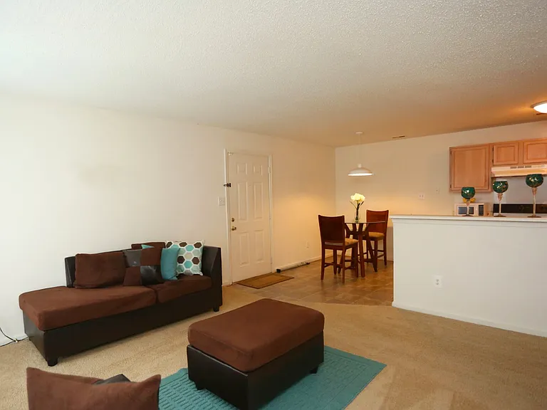 Taylor Pointe Apartments — Photo 25