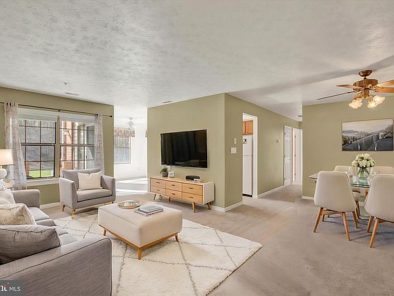 3rd image of 1710 Landmark Dr #1L