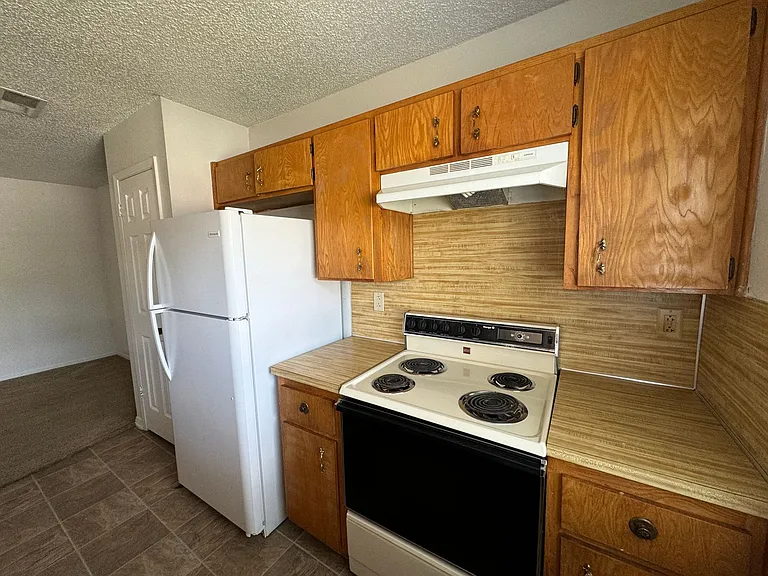 2112 Hinkle Ave — Photo 14