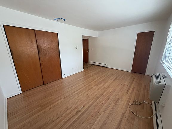 3rd image of 140 Grand Ave