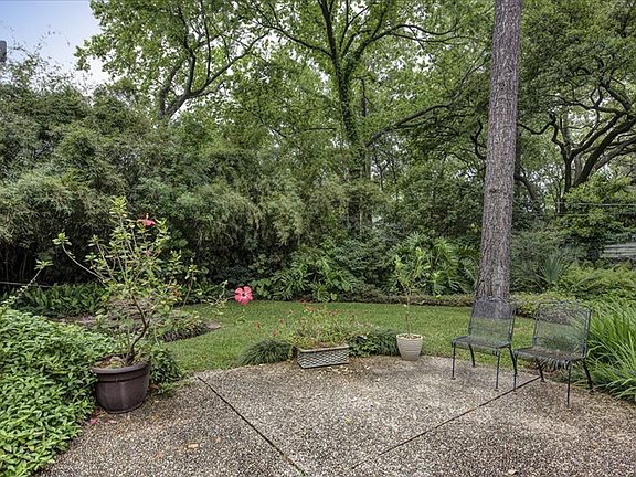 5th image of 209 Warrenton Dr