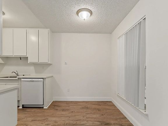 4th image of 1050 Lake Blvd #22
