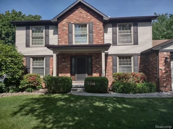 24760 Sutherland Dr, Novi, MI 48374