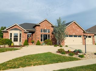 1202 Fall Dr, Godfrey, IL 62035