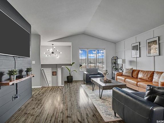 4th image of 703 Gowan ROAD