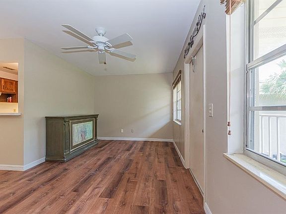 4th image of 38 Vista Gardens Trl