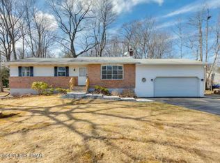 5200 Holiday Dr, Pocono Summit, PA 18346