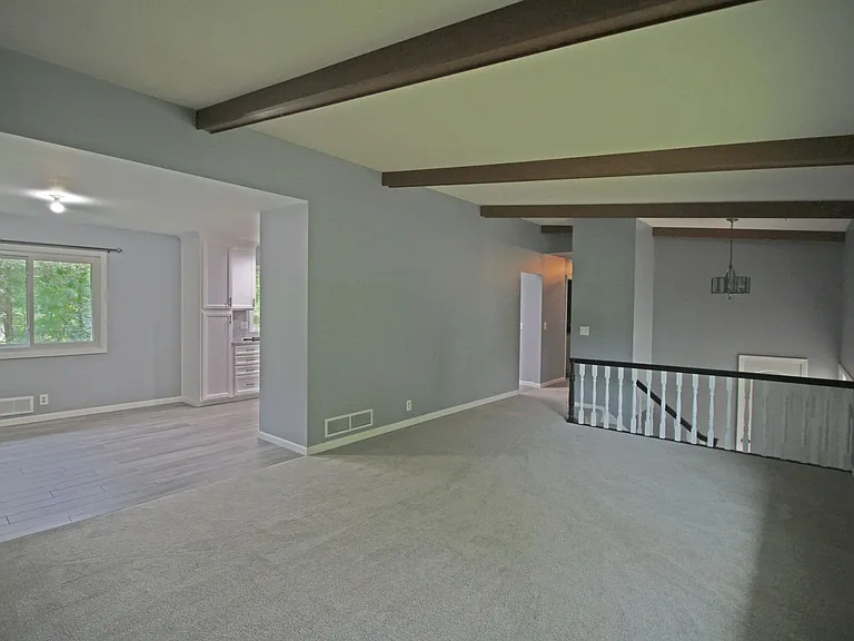 4136 Kings Dr — Photo 10