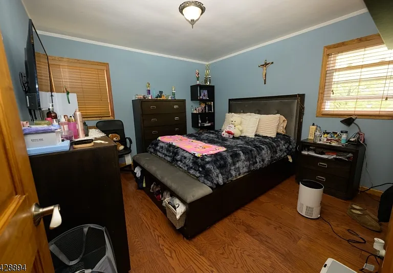 487 Macarthur Ave — Photo 9