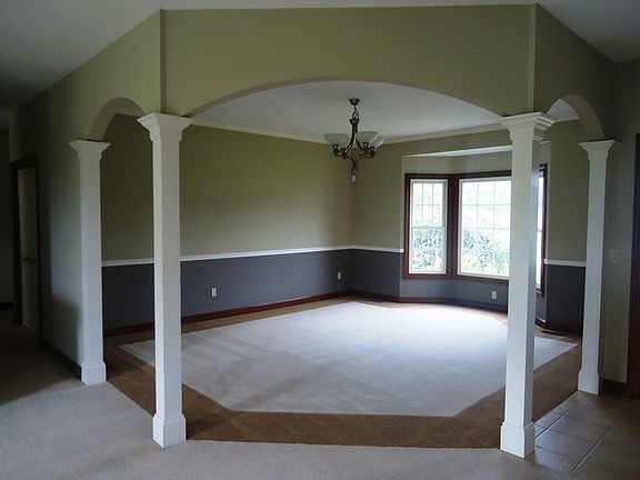 3rd image of 3136 Hollybrook Ln