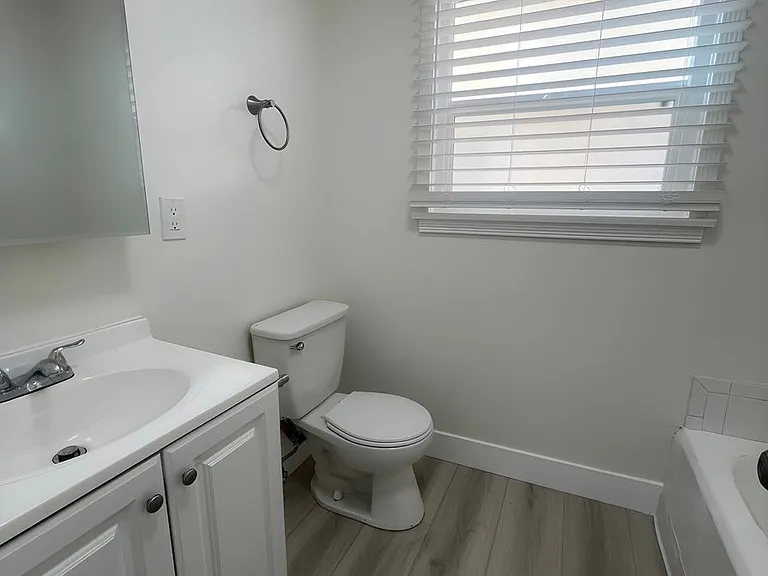 4229-4231 Degnan Blvd — Photo 3
