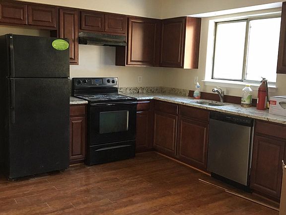 3rd image of 16049 Dorset Rd