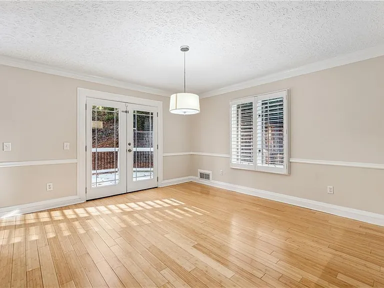 6895 Riverside Dr — Photo 13
