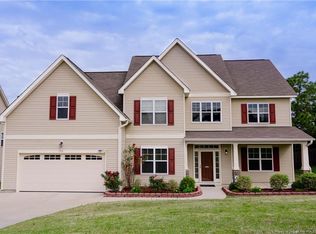 516 Heathrow Dr, Spring Lake, NC 28390